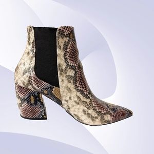 Women’s Pointy Toe Chelsea Slip On Ankle - Snakeskin Print